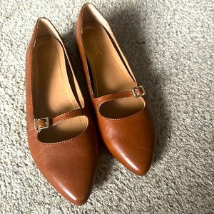 Vionic Cognac Mary Jane Pointed Flats Size 8